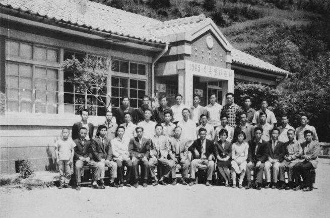 옛 운암면사무소 직원들 1965